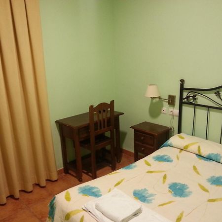 Готель Hostal Las Tres Jotas Alcaracejos Номер фото