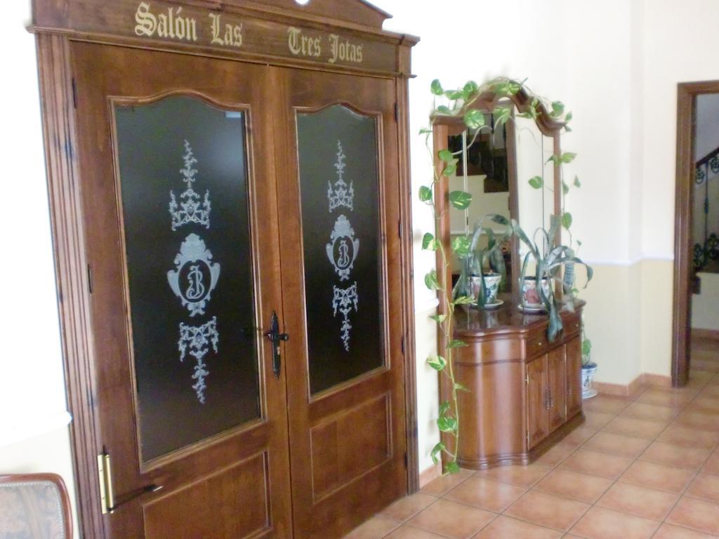 Hostal Las Tres Jotas Alcaracejos Екстер'єр фото