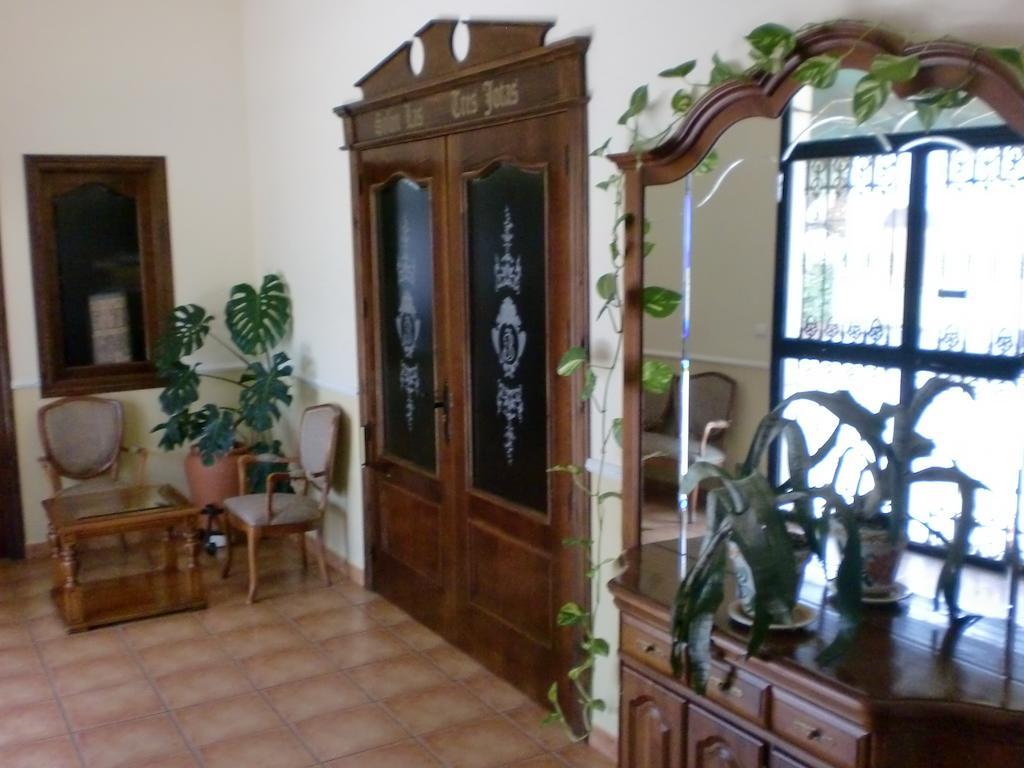 Hostal Las Tres Jotas Alcaracejos Екстер'єр фото