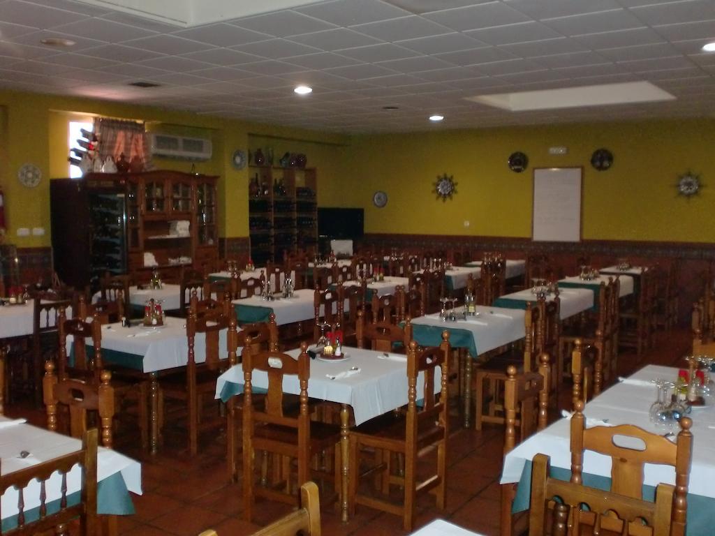 Hostal Las Tres Jotas Alcaracejos Екстер'єр фото