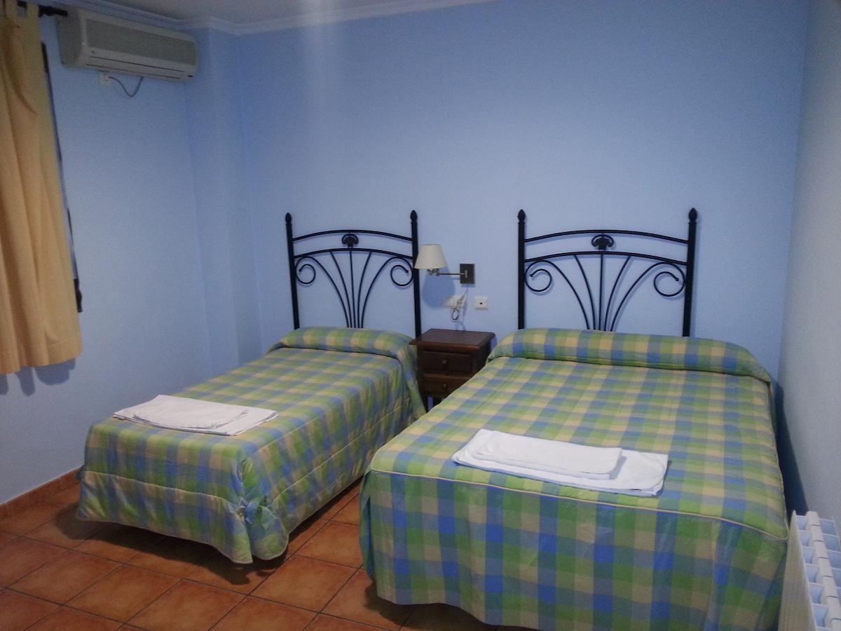 Готель Hostal Las Tres Jotas Alcaracejos Номер фото